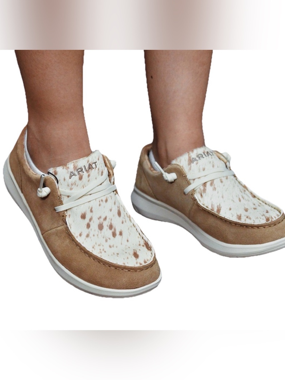 Ariat Hilo Women 7B
Cowhide Leather Suede Tan
Spotted Moc Slip On Shoe